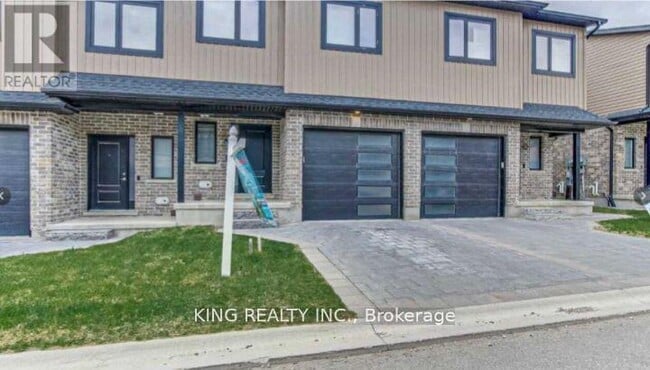 Photo - 811 Sarnia Rd