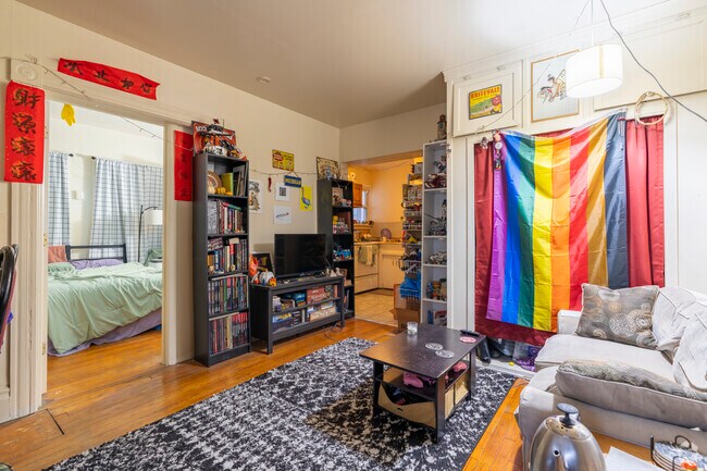1BR, 1BA - 650SF - #1 - Dining/Living Room