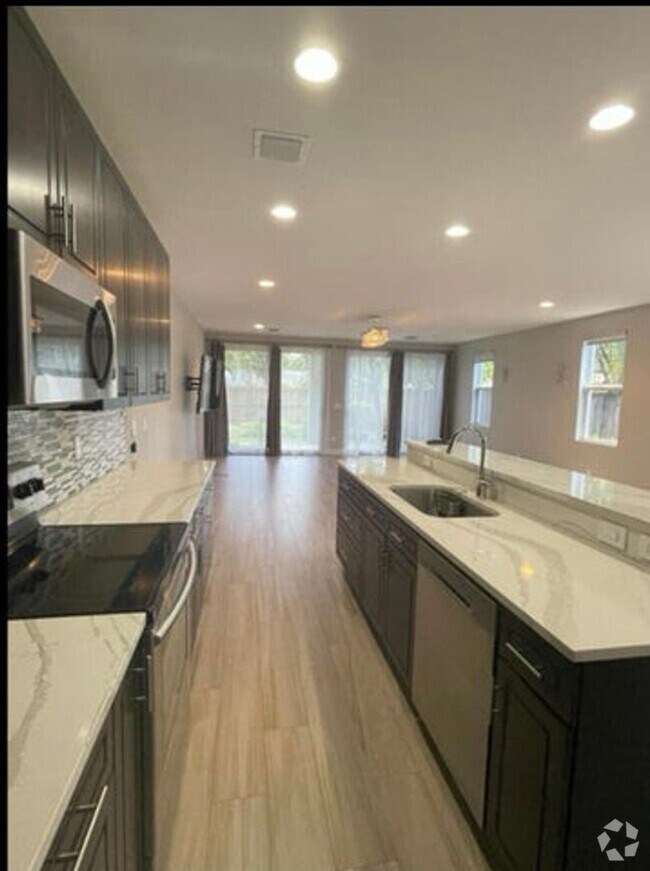 Building Photo - 619 SW 17th St Rental