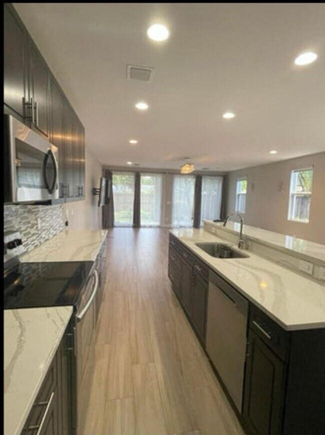 Photo - 619 SW 17th St Casa