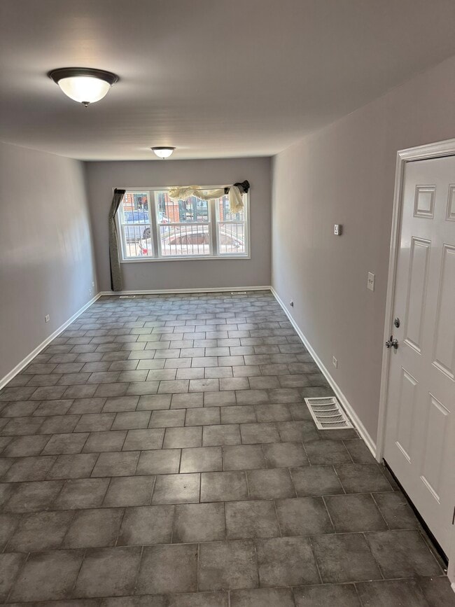 Building Photo - 2152 W 19th St Rental