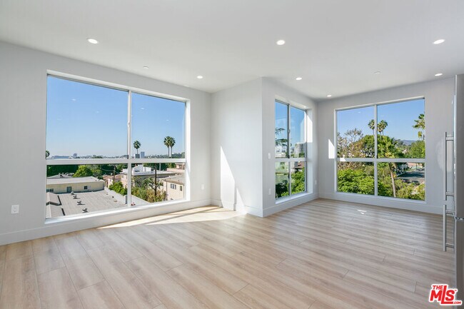 Photo - 12431 Rochester Ave Unidad 206