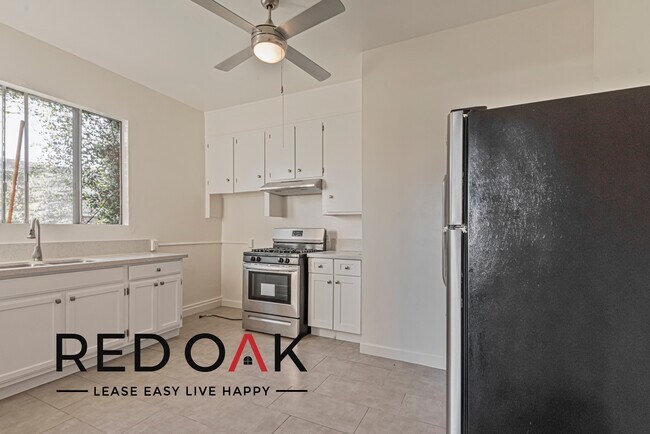 Photo - Fabulous One Bedroom with High Ceilings, L... Unit 102