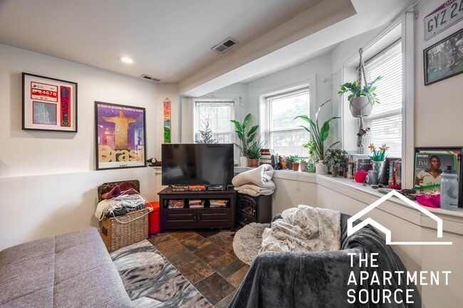 Photo - 3023 N Oakley Ave Unidad Ge
