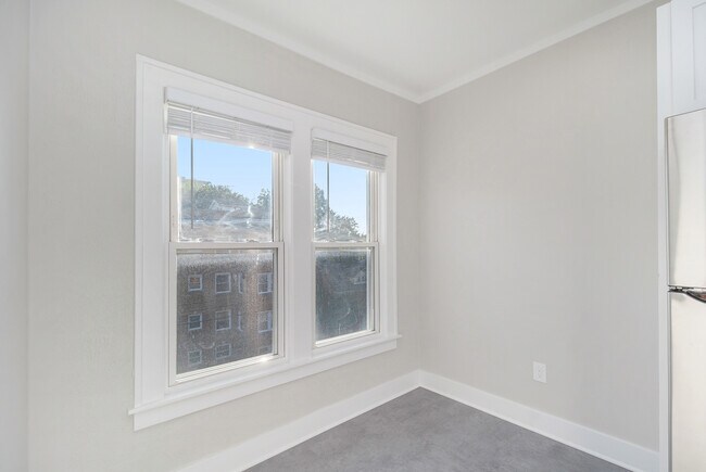 601 W 4th St