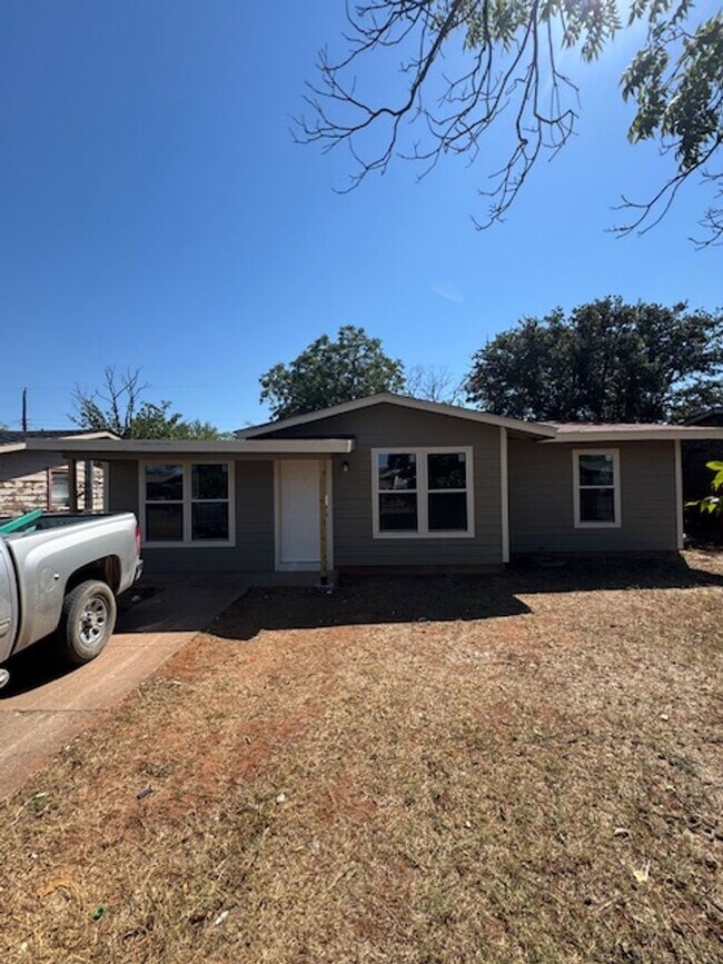 Building Photo - 2417 Fannin St Rental