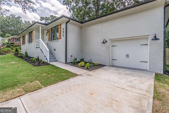 Building Photo - 605 Blake Ave SE