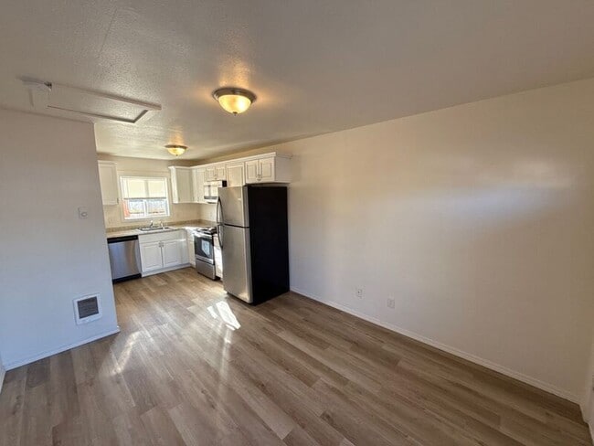 Photo - 3357 Portland Rd NE Unit #5