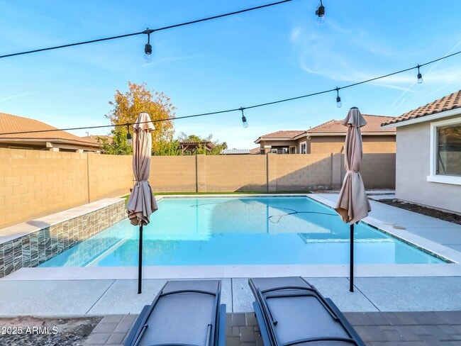 Building Photo - 1866 E Ravenswood Dr