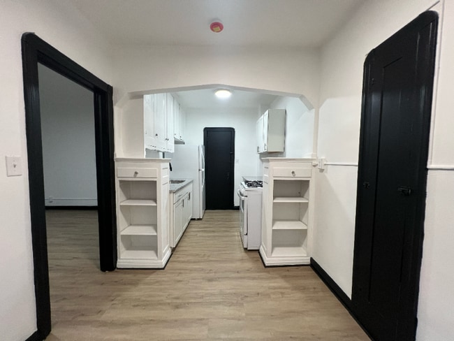 Photo - 1411 Roycroft Ave