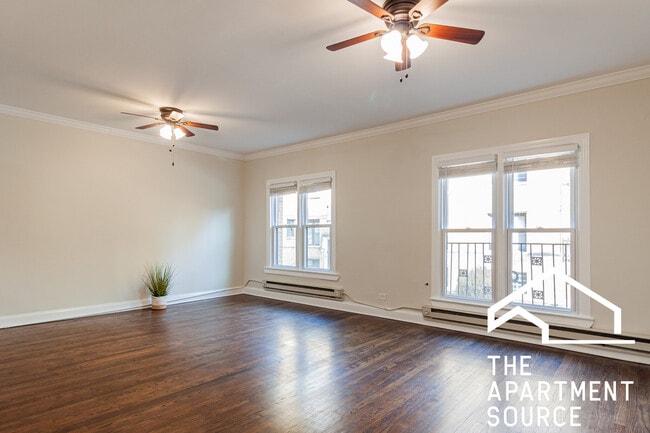 Building Photo - 732 W Roscoe St Unit 1N