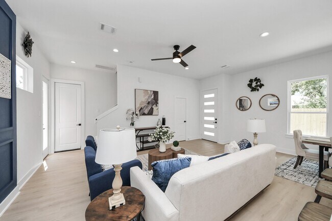 860 Rachel St