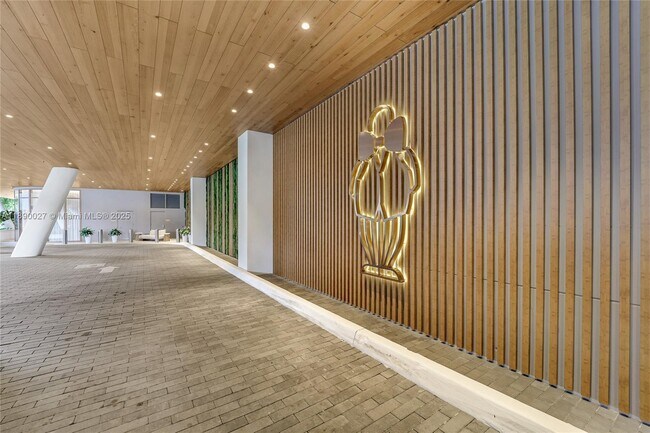 Building Photo - 2655 S Bayshore Dr Unit 1709
