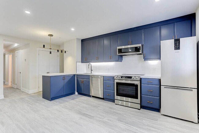 Photo - 2071 Keele St Unit Lower