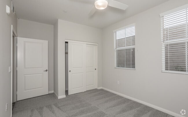 3BR, 2BA - 1139 SF