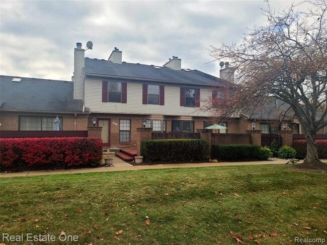 Building Photo - 38872 Country Cir Unit 90