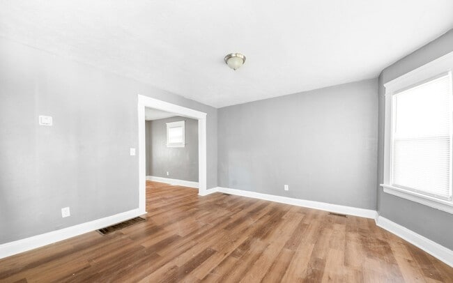 Photo - 3549 E 105th St