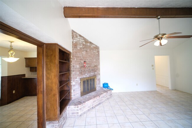12327 Shannon Hills Dr