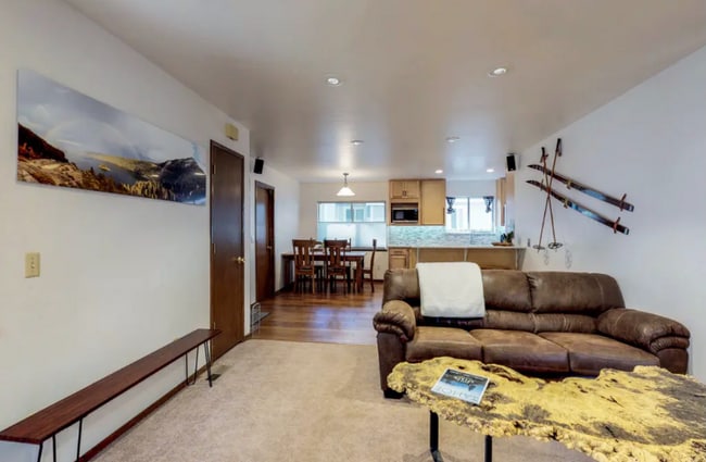 Photo - 889 Tallac Ave