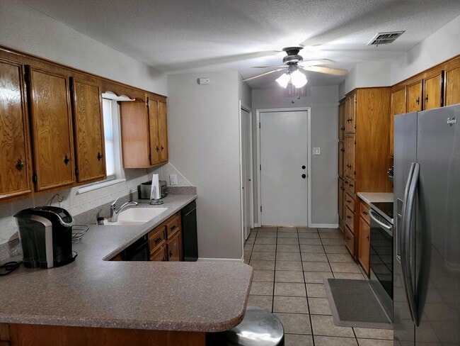 Photo - 4833 Circle 19