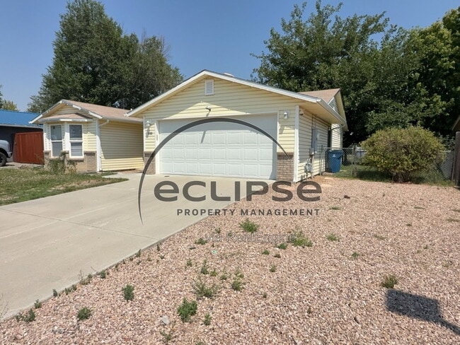 Photo - 560 Huntington Point Ln