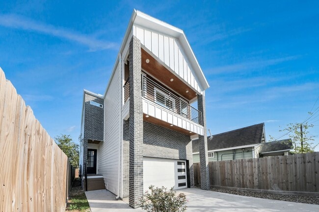 Photo - 3508 Omega St