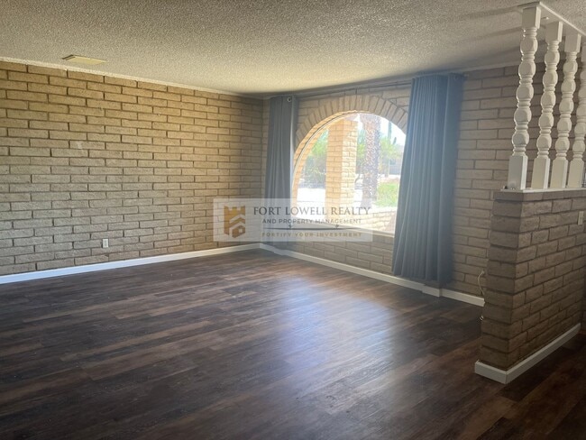 Photo - Beautiful 3 bedroom 2 bathroom with washer...
