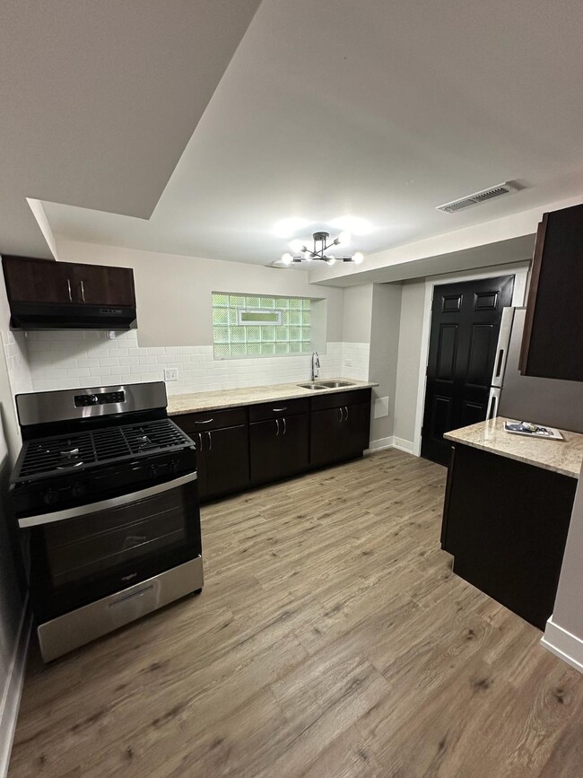 Photo - 1056 W 81st St Unidad 1