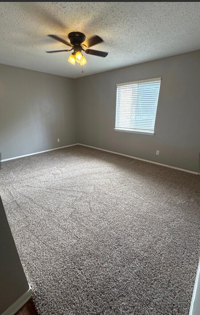 Photo - 2114 E Marshall Ave Unidad 217