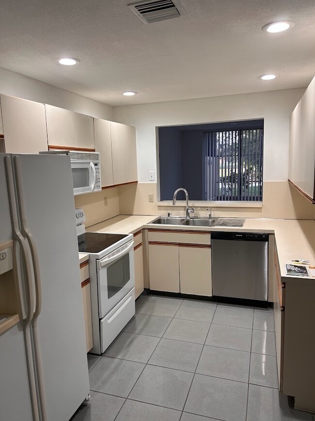 Photo - 3424 Torremolinos Ave