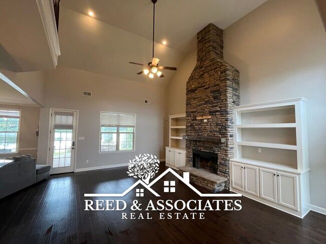 Photo - 4 Bedroom Arlington Home with a Lakeside Lot