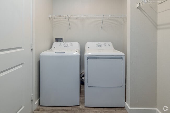 1BR, 1BA - 721SF-Laundry
