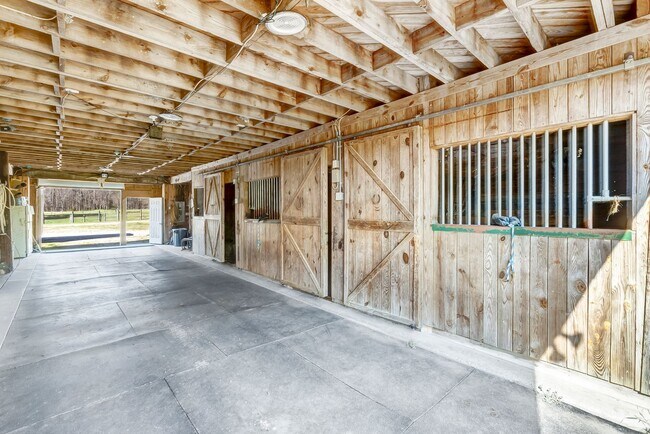 Photo - 3 Bedroom/2 Bathroom Equine Farm Home