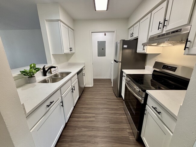 Crown Ridge Apartments - Crown Ridge Apartments