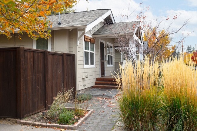 Photo - Remodeled & Charming 4 bed/3 bath w/ Yard ...