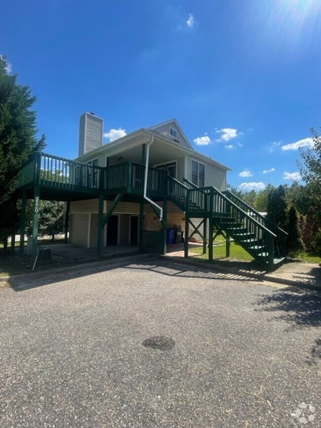 Building Photo - Cute Beach Style Home in Fayetteville