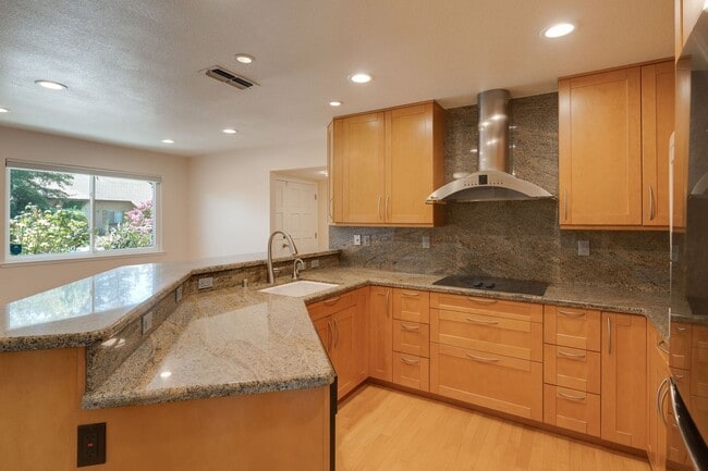 Building Photo - Charming 3 Bedroom Single-Story with Firep... Rental