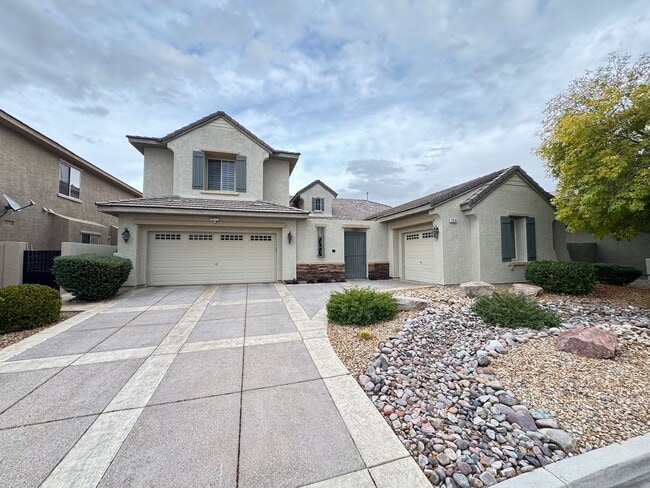 Spacious 4 Bedroom Home with Private Pool! - Spacious 4 Bedroom Home with Private Pool!