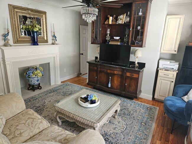 Ligeramente amueblado - 526 N 23rd St