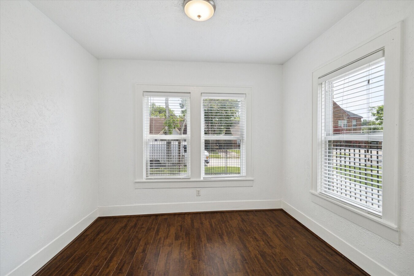 Photo - 2611 Isabella St