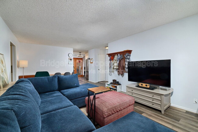 Building Photo - 4560 Maple Ave Unit 124