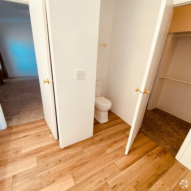 Building Photo - Move to the country! Ready for Horses and ... Rental