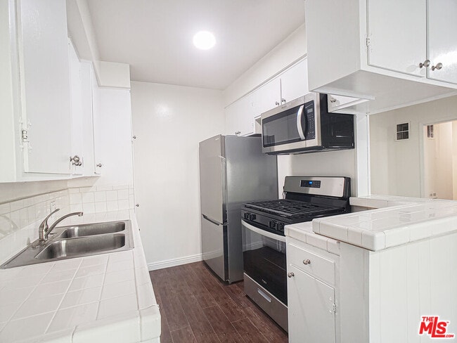 Photo - 453 N Kingsley Dr Unit 4