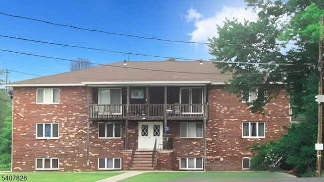 Building Photo - 306 Lake Shore S