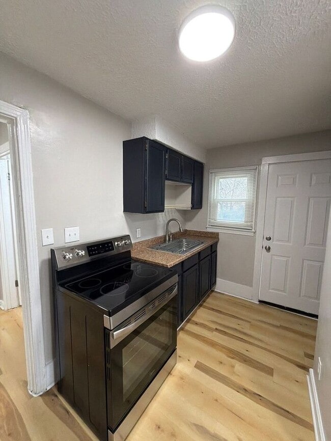 Photo - 3005 Linwood Ave