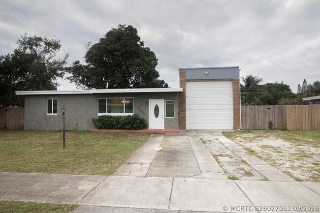Building Photo - 1650 NE 44th St