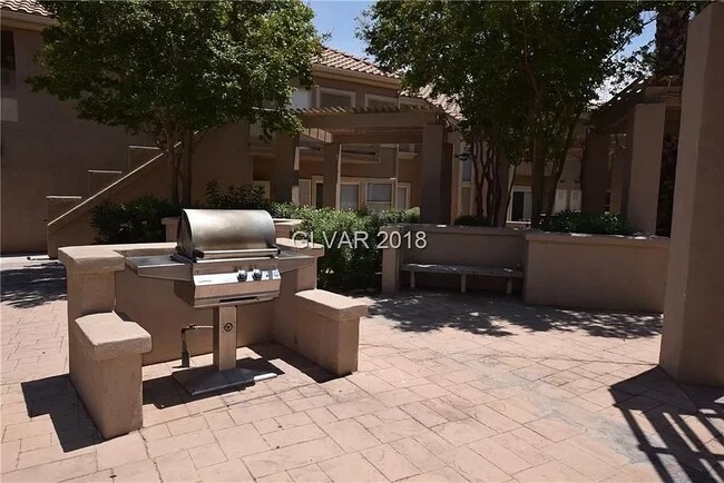 BBQ area - 5125 W Reno Ave Unit #1108