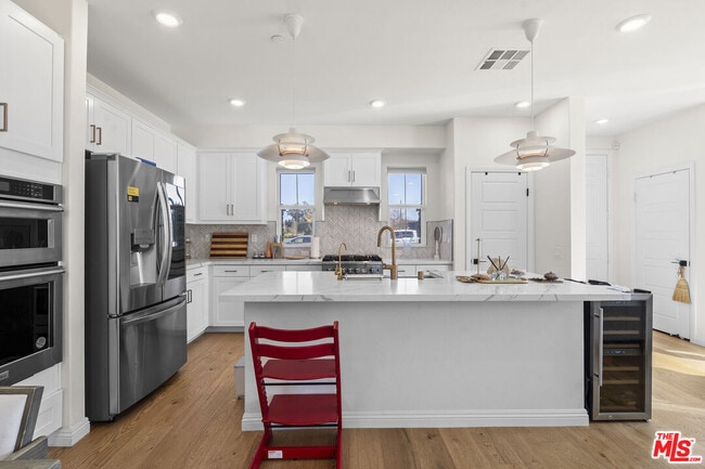 Building Photo - 27751 Dyer Wy