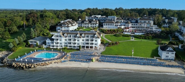 Photo - 1525 Boston Post Rd Unidad Caretaker's cottage