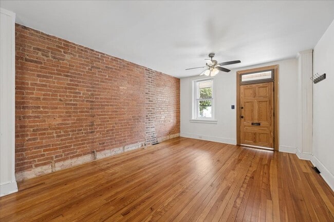 Photo - 346 Madison St